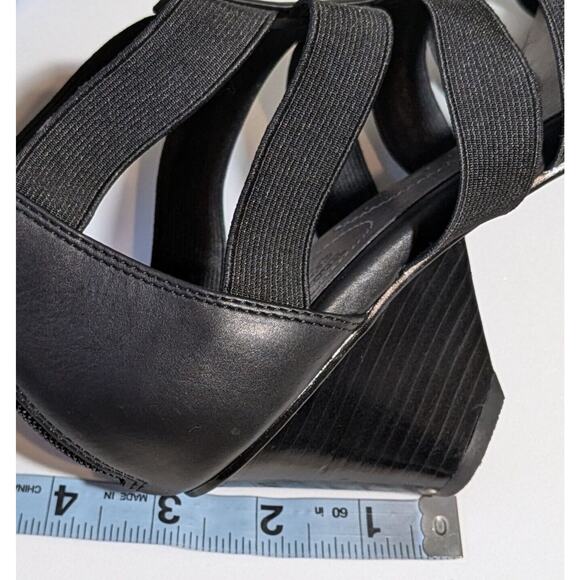 Coach & Four Women's Size 8 Strappy Ankle Sandals Small Heel - Picture 11 of 13